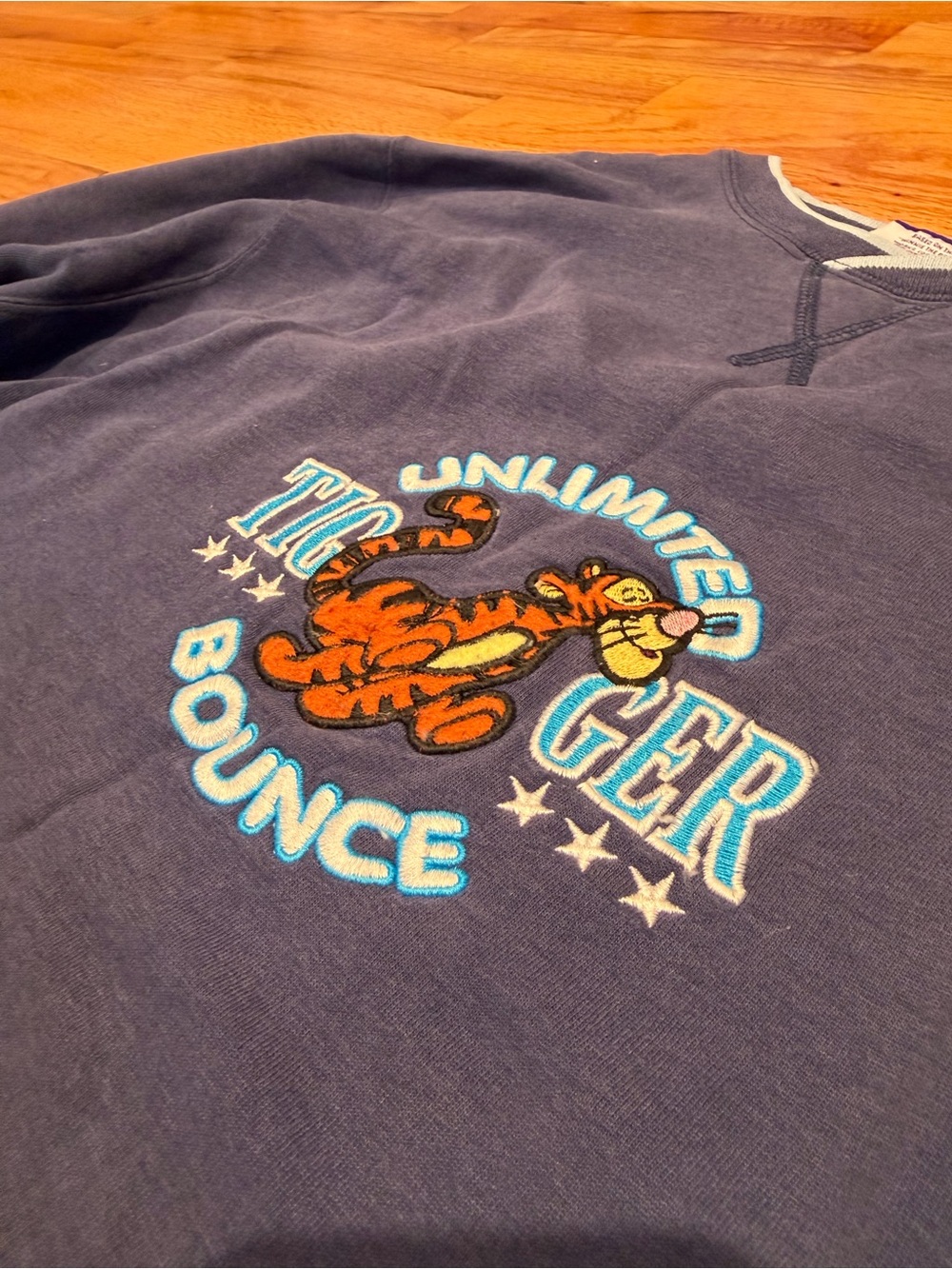 90’s Tigger "Unlimited Bounce" Navy Crewneck Sweatshirt size m